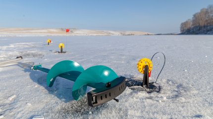 Стало плохо. Замерзающего рыбака в Костанайской области нашли спасатели