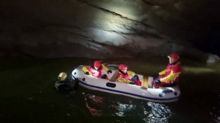 Словенские спасатели спасли пятерых человек из затопленной подземной пещеры