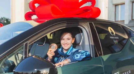 “Ақша керек”: Боксшы Назым Қызайбай сыйға алған көліктерін сатып жатыр