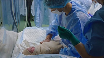 Астанада нейрохирургтер мен акушерлер ананың және жаңа туған нәрестенің өмірін бір уақытта құтқарды