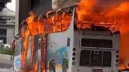 44 оқушы мен мұғалім отырған автобус өртеніп кетті: жартысынан көбі қаза тапты