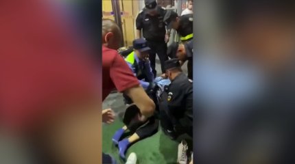 Мужчина напал с ножом на посетителей супермаркета