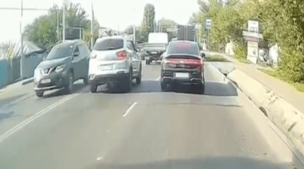 Алматыда көлік жүргізушісі жол үстінде атыс ұйымдастырған