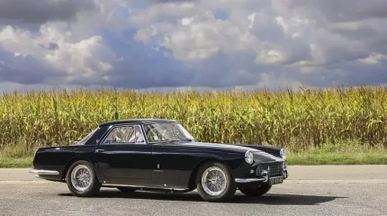 Анджелина Джоли 1958 жылғы қымбат Ferrari көлігін аукционға қояды