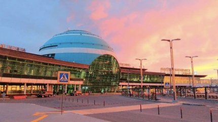 Аэропорту Астаны запретили повышать стоимость парковки