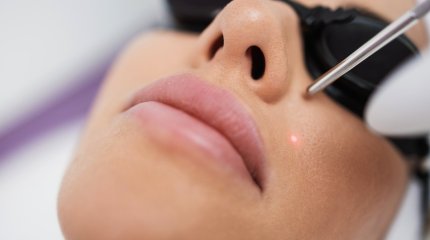 Астанада лицензиясыз косметологиялық ота жасаған келіншек сотталды