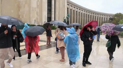 Францияда сағатына 150 шақырым жылдамдықпен жел тұрып, нөсер жауды