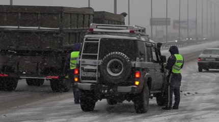 Последствия непогоды: очереди из машин образовались на шиномонтажных станциях в Петропавловске