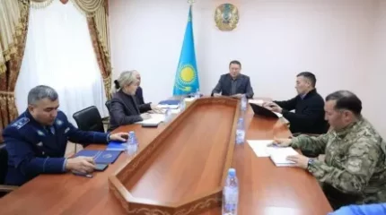Қостанайдағы бес баланың өлімі: Облыс әкімі Жітіқараға барып, жиналыс өткізді