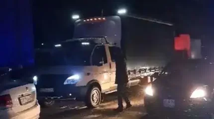 Күн райына байланысты Қарағанды маңында 500-ге жуық көлік жол бойында тұрып қалды