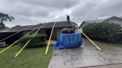 Американец спас дом от урагана, привязав его к земле