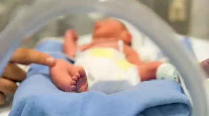 Женщину, бросившую новорожденного в туалете, задержали в Турции