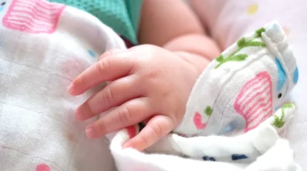 Шетелден 7 айлық бала табылып, Қазақстанға қайтарылды