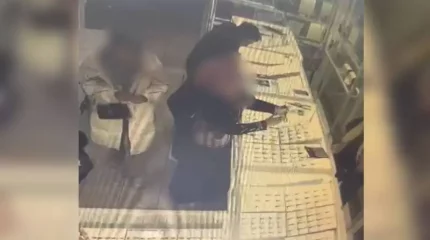 Астанада зергерлік дүкенде жасалған ұрлық бейнебақылау камерасына түсіп қалды