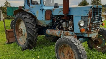 Полицейский на тракторе задавил насмерть человека