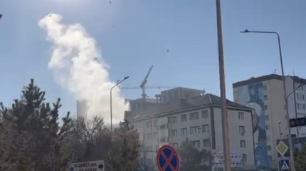 «Гейзер» забил на крыше дома в центре Костаная