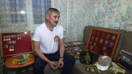 «Даже брал кредит»: бывший спасатель собрал уникальную коллекцию пожарных касок