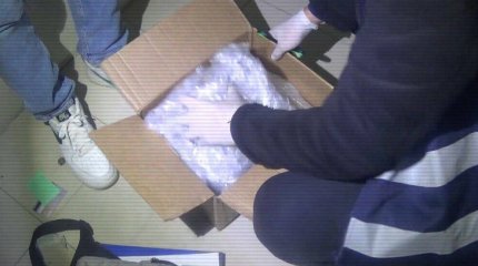 Алматыда шетелден келген сәлемдемеден гашиш майы мен психотроптық зат табылды