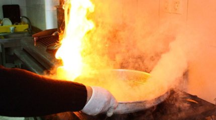 Из-за вспыхнувшего во фритюрнице масла пришлось проводить эвакуацию в Балхаше