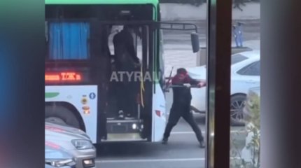 Жүйке ауруымен есепте тұрған адам Атыраудағы қоғамдық көлікке шабуыл жасады