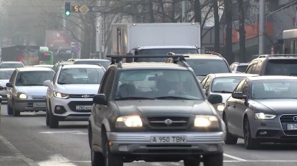 320 миллион теңге: Алматыда 150 көлікті заңсыз тіркеген топ ұсталды