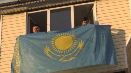 Шымкент қаласындағы ғимараттарға мемлекеттік ту ілінді