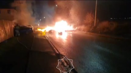 Грузовик с газовыми баллонами перевернулся и загорелся в Астане