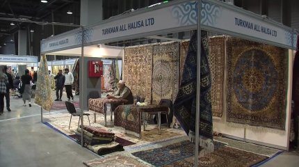 В Алматы проходит выставка традиционных афганских товаров