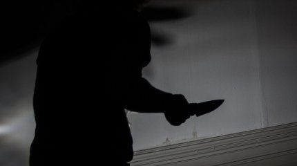 Полицейский получил ножевое ранение в Уральске