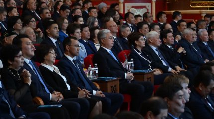 Президент посетил торжественный концерт ко Дню Республики