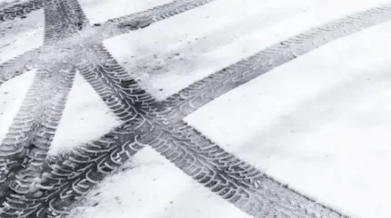 Об опасности на казахстанских трассах предупредили водителей