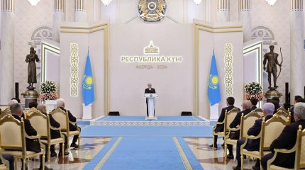 "Казахстан никогда не свернет с намеченного пути", - Токаев на церемонии вручения госнаград к 25 октября