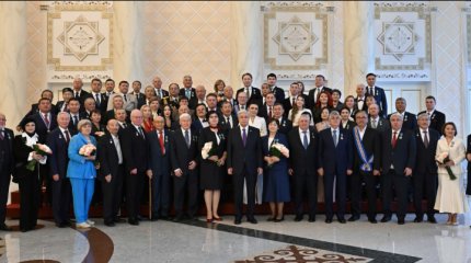 Ерлан Карин резюмировал вручение Президентом госнаград казахстанцам