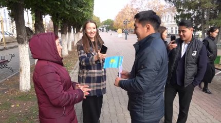 "Что вы знаете о Дне Республики? ": в Уральске провели соцопрос в преддверии праздника