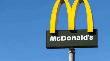 McDonald's бургерлерінен 49 адам уланып, бір адам көз жұмды