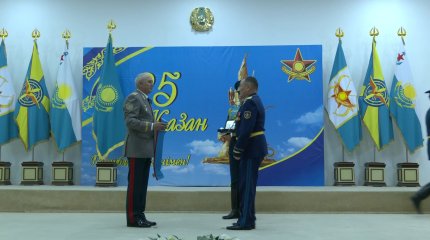 Министр обороны вручил государственные награды военнослужащим