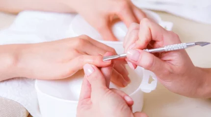 Әйел маникюр жасатамын деп ЖИТС жұқтырып алған