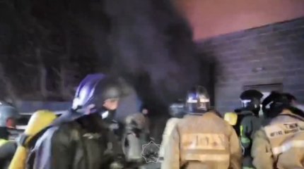 Легковая машина сгорела во время пожара на СТО в Астане