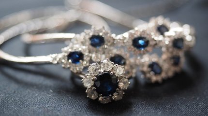 120 украшений пытался провести в ягодицах контрабандист в Испании