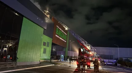 Атырауда сауда орталығы өртеніп, 80 адам қауіпсіз аумаққа эвакуацияланды