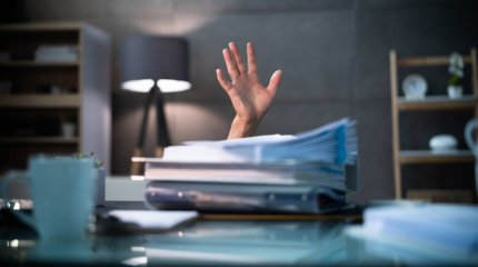 20 жастағы қыз бастықтың толассыз ескертуінен соң сал болып қалған