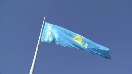 Алматыда Республика күнінде Мемлекеттік Ту көтерілді