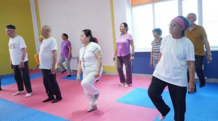 Йога, английский язык и вокал: столичных пенсионеров приглашают принять участие в бесплатных кружках