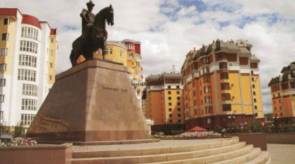 Памятник Кенесары хану накренился в Астане