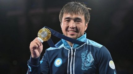 Елдос Сметов аудан имамына кіші қажылыққа жолдама сыйлады