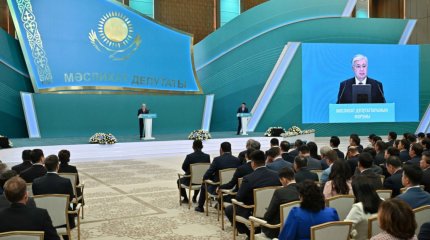 "Ата-аналар баласының тәрбиесін мемлекетке немесе мектепке ысыра салмауы керек", – Президент