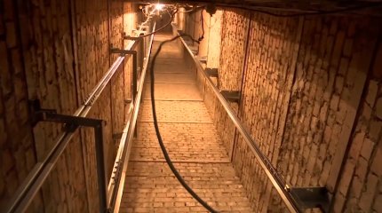 Қарағандыда көпқабатты үйде лифт құлап, екі адам зардап шекті