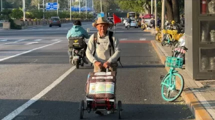 Жетпістен асқан қазақстандық саяхатшы Бейжіңге жаяу жетті