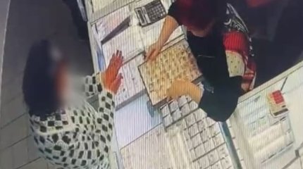 Пенсионерка украла кольцо стоимостью в полмиллиона тенге в столичном магазине