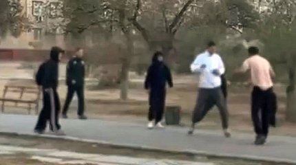 Группа подростков напала на мужчин в Актау